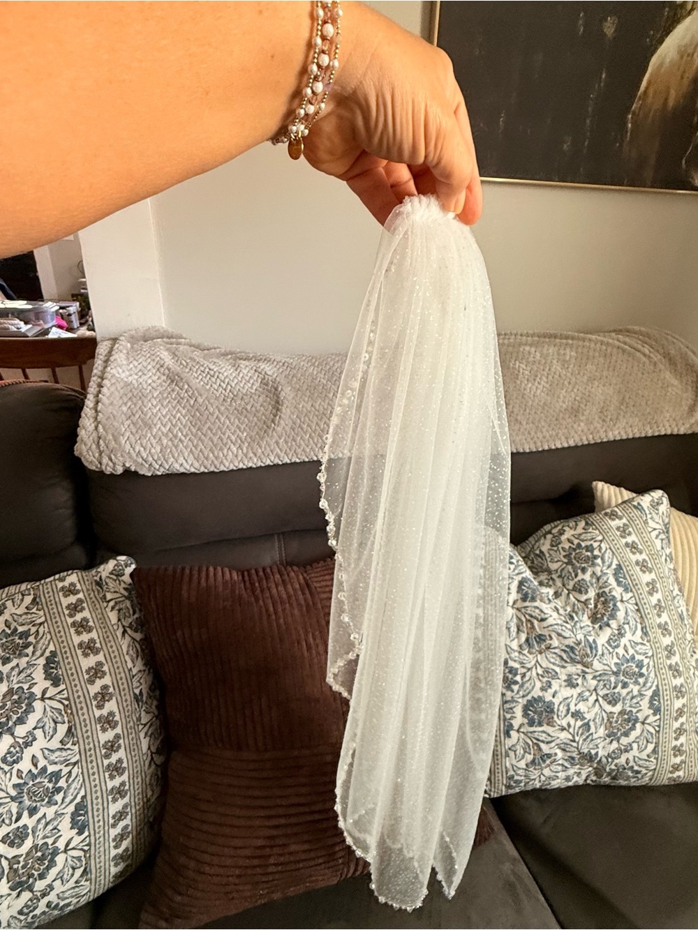 Sparkling Crystal-Edged Wedding Veil - White - Picture 6 of 12
